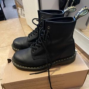 Dr. Martens Softy in Black